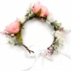 Krans med rosa och vita blommor